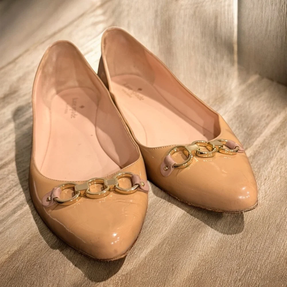 Kate Spade Tan Flats with Gold Chain Detail size 10